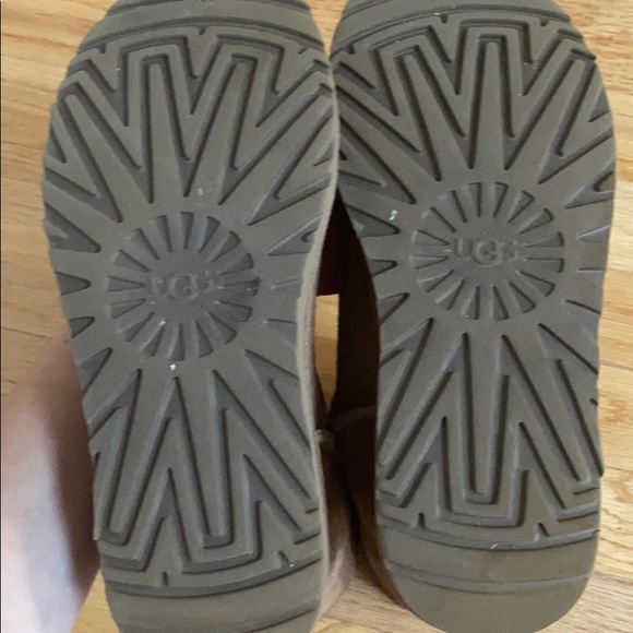 UGGS Boots - Picture 5 of 7